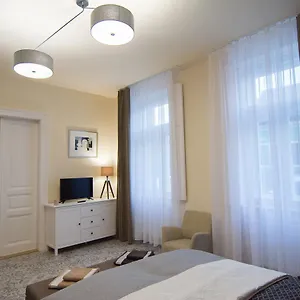 Zora Apartman Eger